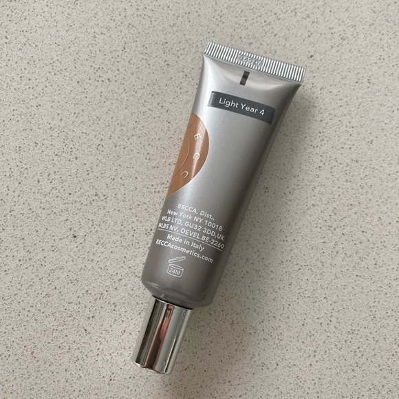 Tinted moisturizer - Picture 2 of 5